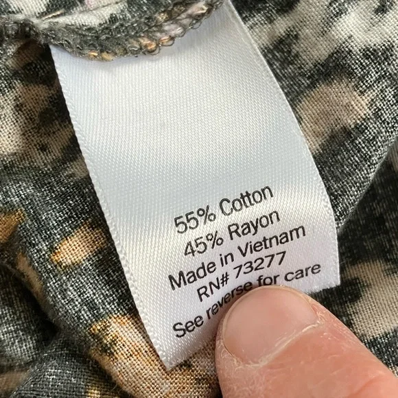 Sonoma women’s vneck sleeveless top size large like new - Picture 7 of 9